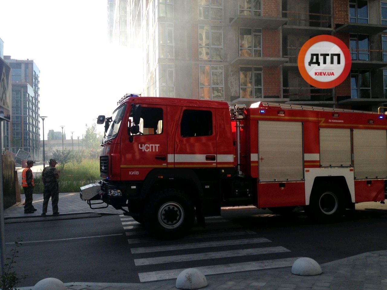 Жителі Києва задихаються від диму і смогу: причини НП і як уникнути отруєння